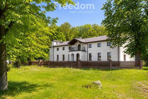 Zabytkowy dwór z XVIII w., 5,2 ha - inwestycja