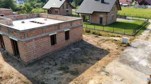 Dąbrówka k. Bochni Dom w Petuniach 2
