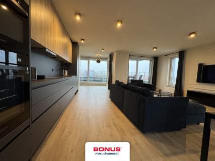 Przestronny apartament 157,23m2 z dużym tarasem.