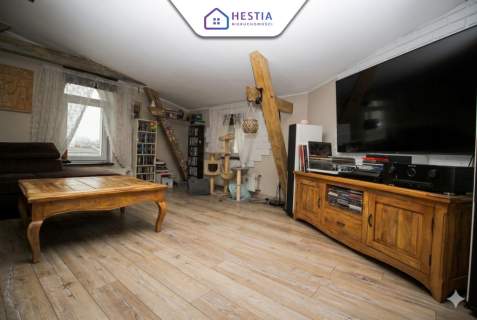 Cztery pokoje - kamienica w centrum miasta.