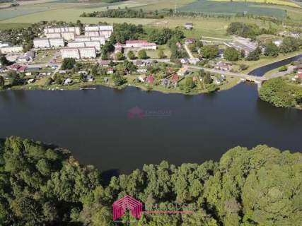 Działka nad jeziorem