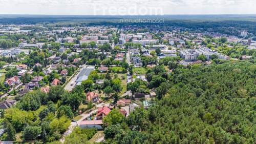 Działka 1379 m2 z zabudową 2 domów w Wesołej