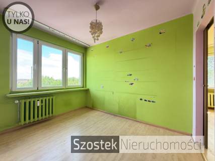 M. w ładnym bloku na pełnym zieleni Rakowie