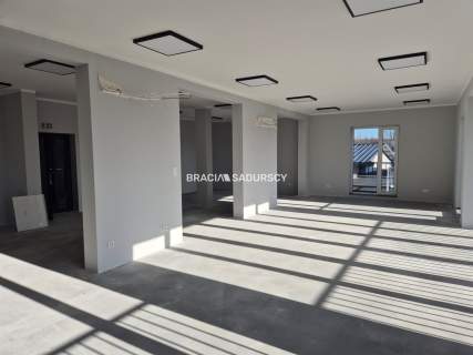 Wolnostojący obiekt biurowy- 300m2