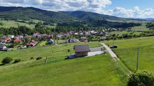 Klimatyczny dom z bali na szczycie góry