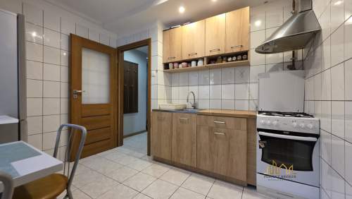 2 pokoje, 1 piętro, balkon, Uniwersytet Medyczny