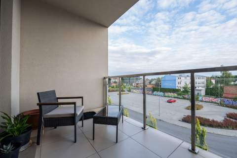 PRZESTRONNA KAWALERKA W APARTAMENTOWCU