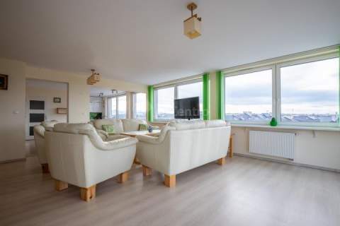 Przestronny apartament 116m2. z dużym tarasem.