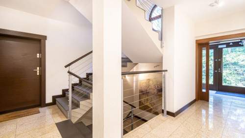 Apartament w nowoczesnej willi blisko morza