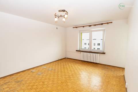 2 pokoje z loggią i komórką przy ul. Wrocławskiej