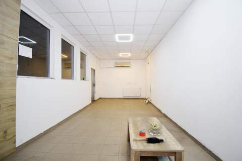 Hala magazynowa z zapleczem sanitarnym