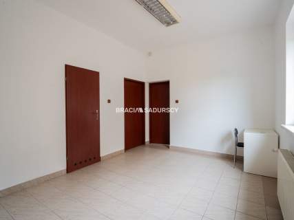 Lokal handlowo-usługowy 77,3 m , parking, Skawina