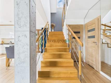Dom wolnostojący 5 pokoi 206m2
