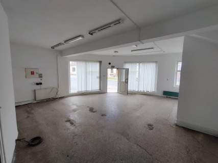 Lokal handlowo-usługowy 82 m sklep, biuro lub mieszkanie