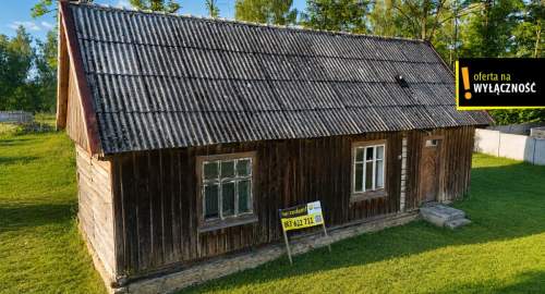 Dom z duszą z bala sosnowego w wiejskim zaciszu