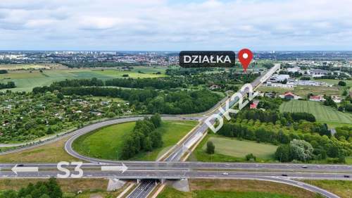 DZIAŁKA INWESTYCYJNA NIEDALEKO TRASY S3 .