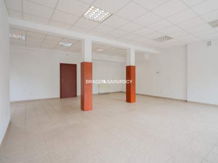 Lokal handlowo-usługowy 77,3 m , parking, Skawina