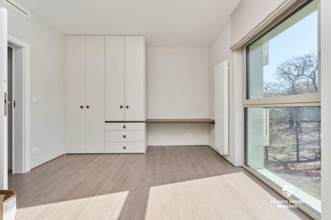 Trzypokojowy apartament z dużym tarasem przy parku