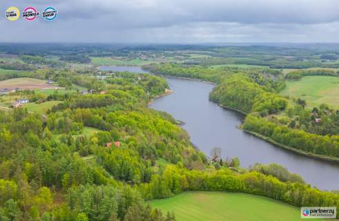 prywatny staw i las 200 m lini brzegowej