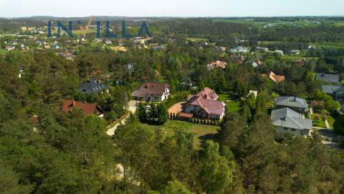 Piękna willa w otoczeniu lasu