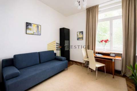 Apartment with Green Terrace Pool Gym Consierge