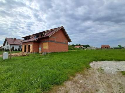Dwie połowy domu na sprzedaż-zabudowa bliźniacza