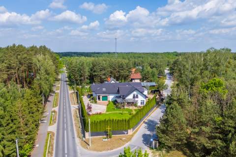 Urokliwy dom z przestrzenią mieszkalną i biznesową