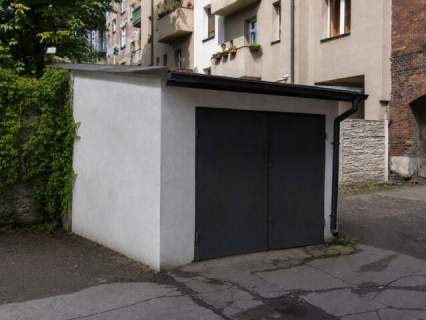 GARAŻ W CENTRUM BYTOMIA - ŚRÓDMIEŚCIE