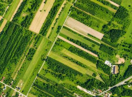 Kłomnice działka rolna pow. 2100 m2