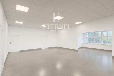 Inwestycyjny lokal handlowy 630m w centrum osiedla