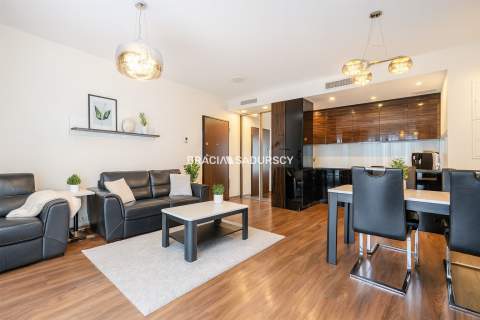 Wygodny elegancki apartament w centrum.