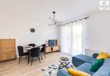 Nowe mieszkanie, wysoki stanard i duży balkon.