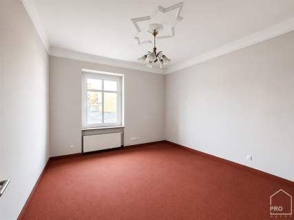 Przestronny apartament w kamienicy z windą