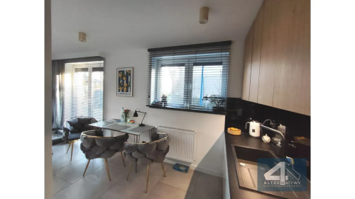Dwupoziomowy apartament z dużym ogrodem