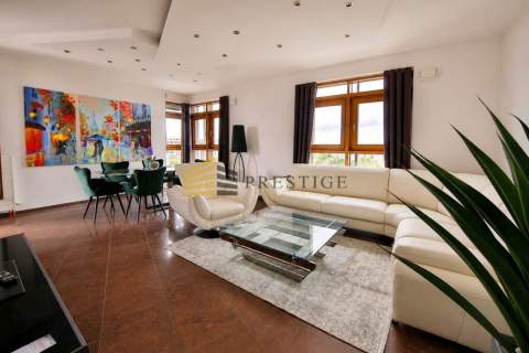 Luxury Apartment Big Terrace Garage Included