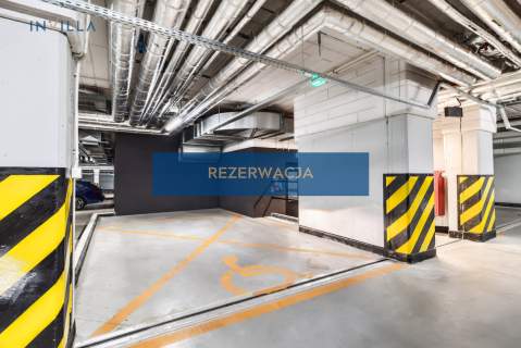 Mieszkanie z miejscem w hali i komórką lokatorską