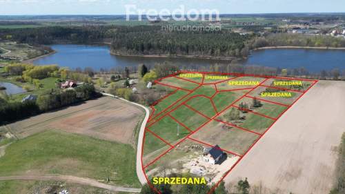 Kompleks działek przy jeziorze Suskim.