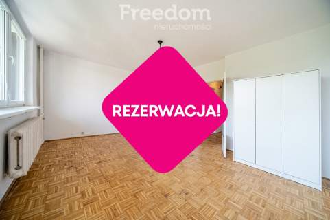 32,5 m2 z osobną kuchnią i dużym balkonem metro
