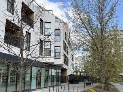 Apartamentowiec, umeblowane, okna na skwer, 2 pok.