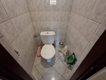 Dom murowany trzykondygnacyjny , budynki garażowo-gospodarcze...