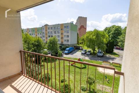 Trzy pokoje na drugim piętrze z dużym balkonem