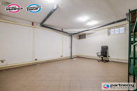 Pow. mieszkalna 350m2 Pow. produkcyjna 250m2
