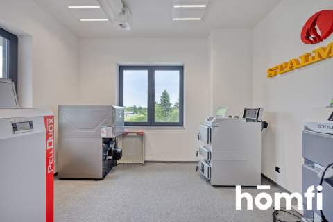 Lokal w nowoczesnym budynku z salą konferencyjną
