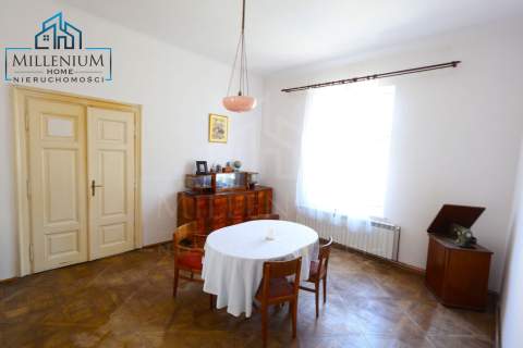 106M W CENTRUM CZYNSZ 0 ZŁ GARAŻ 5135 ZŁ/M 