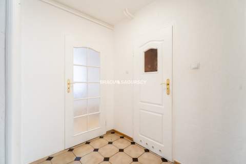 lokal na biuro, 64m2 na parterze,parking tramwaj
