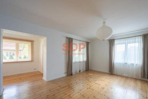 Klimatyczny dom w otoczeniu zieleni, Biskupin 240 m2 / 803 m2