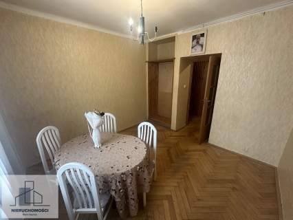 Kamienica, 2 pokoje z mozliwoscia 3, oddzielna kuchnia obok Placu
