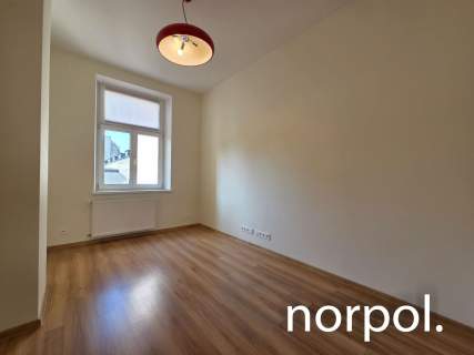 lokal 51 m blisko Rynku 3 oddzielne jasne pokoje idealne na biuro