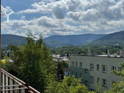 M4 z pięknym widokiem na góry