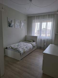 3 pokojowe / komfortowo wyposażone / bezpośrednio / PIERWSZY
